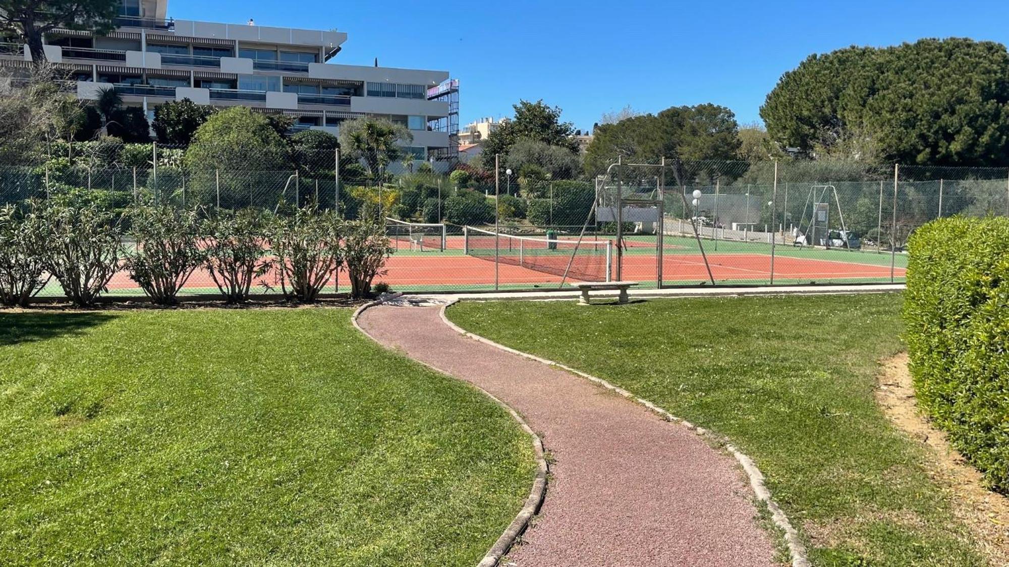 Joli Studio Vue Mer, Piscine, Tennis, Parking Antibes Exterior photo